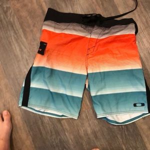 Men’s Oakley board shorts size 32